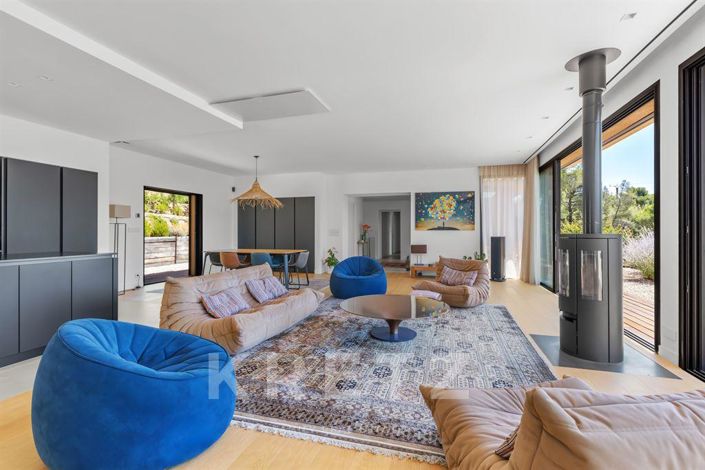 Image No.10-4 Bed House for sale