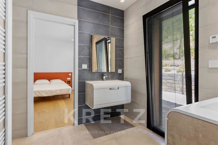 Image No.14-4 Bed House for sale