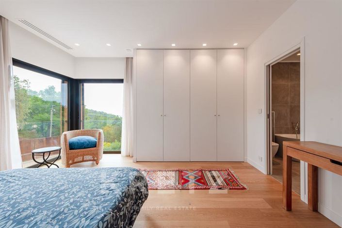 Image No.15-4 Bed House for sale