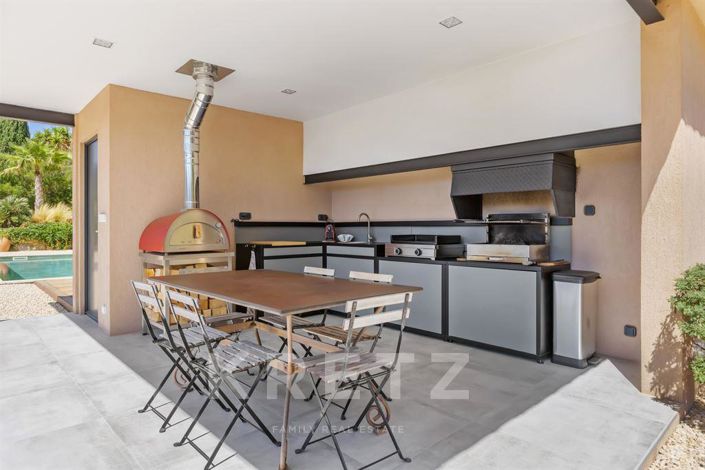 Image No.6-4 Bed House for sale