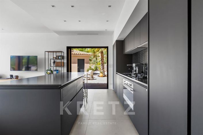 Image No.9-4 Bed House for sale