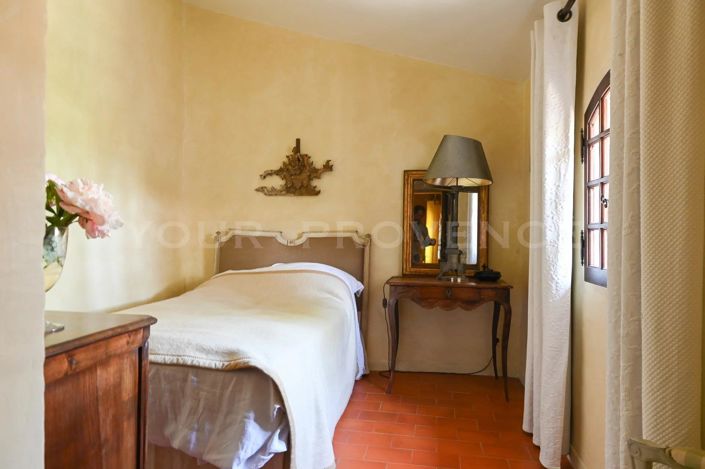 Image No.12-5 Bed House for sale