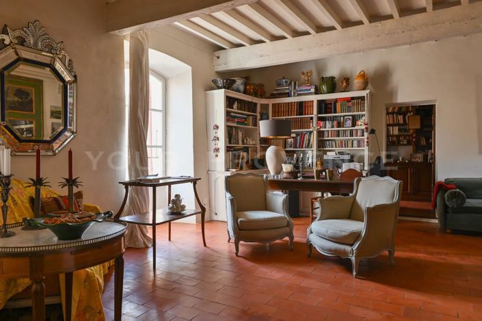 Image No.4-5 Bed House for sale