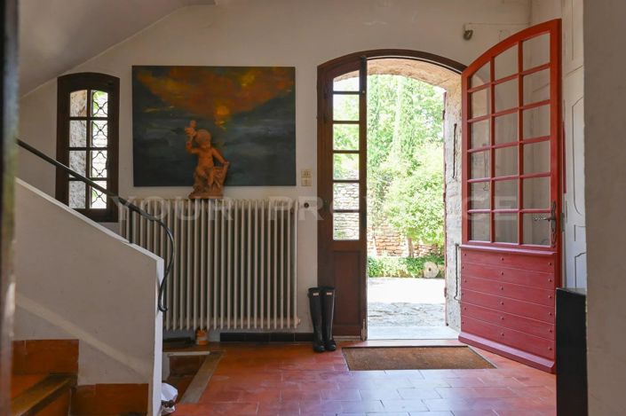 Image No.8-5 Bed House for sale