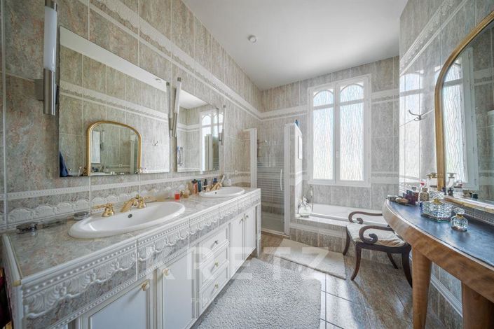 Image No.12-8 Bed House for sale