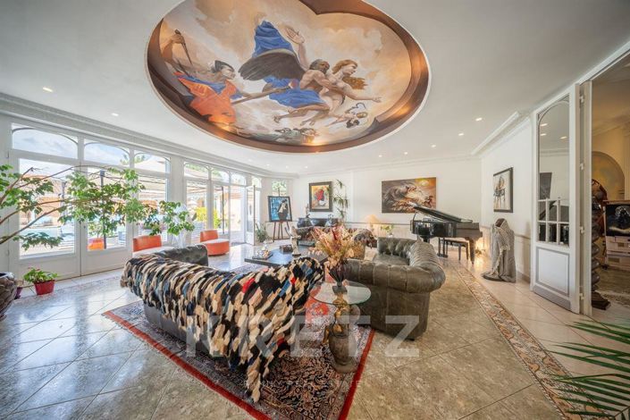 Image No.8-8 Bed House for sale