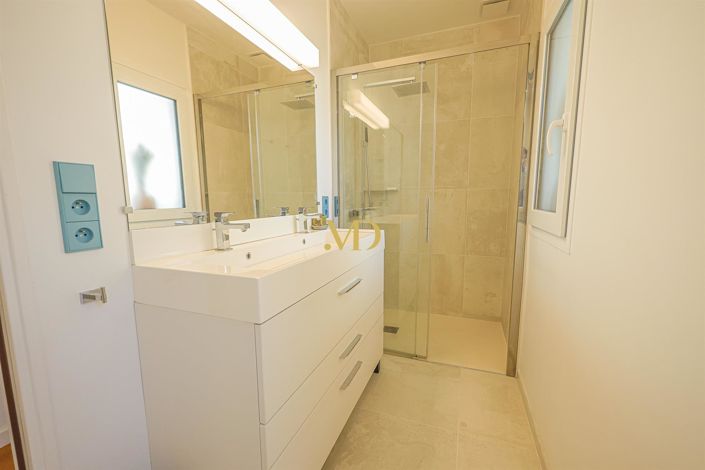 Image No.24-4 Bed House for sale