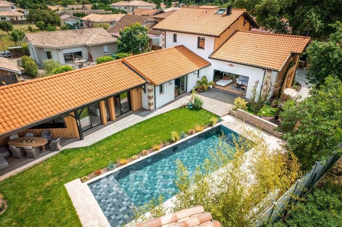 Image No.1-6 Bed House for sale