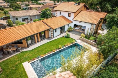 6 Bed House for sale