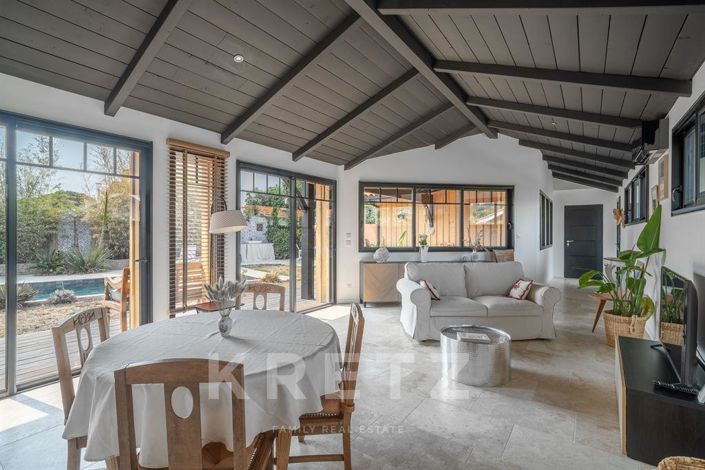 Image No.17-6 Bed House for sale