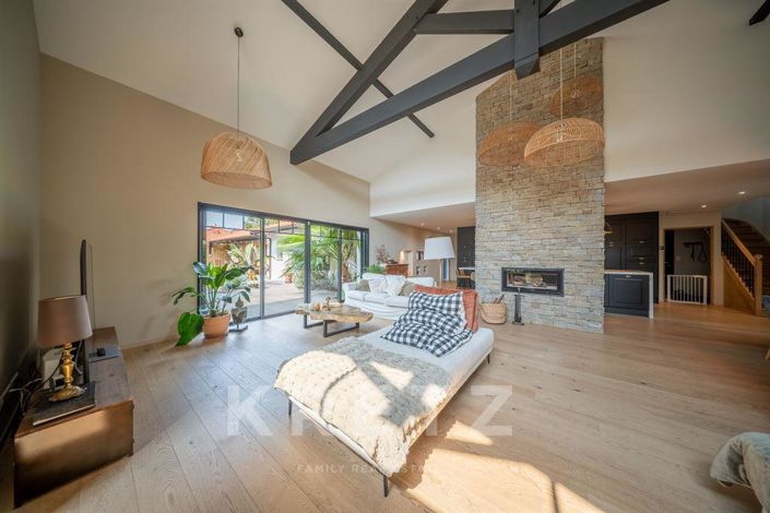 Image No.5-6 Bed House for sale