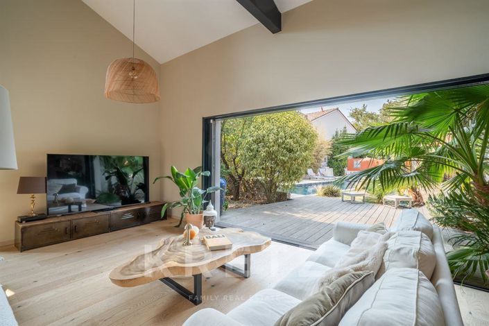 Image No.7-6 Bed House for sale