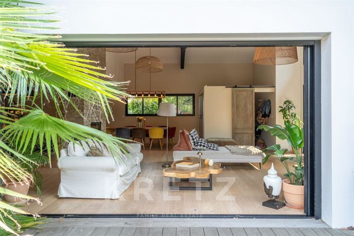 Image No.8-6 Bed House for sale