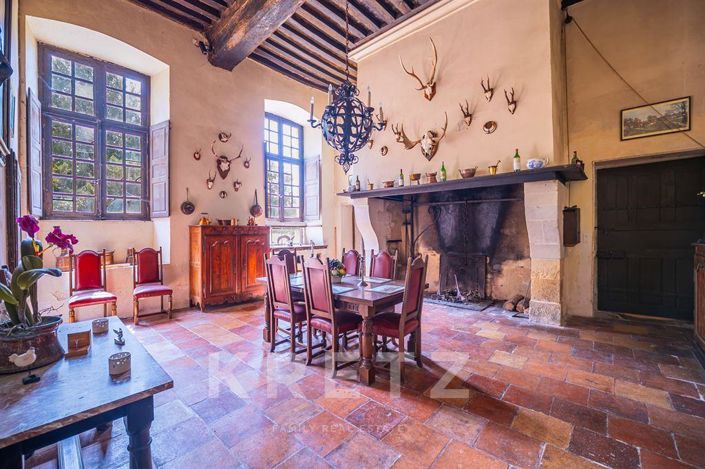 Image No.10-9 Bed Property for sale