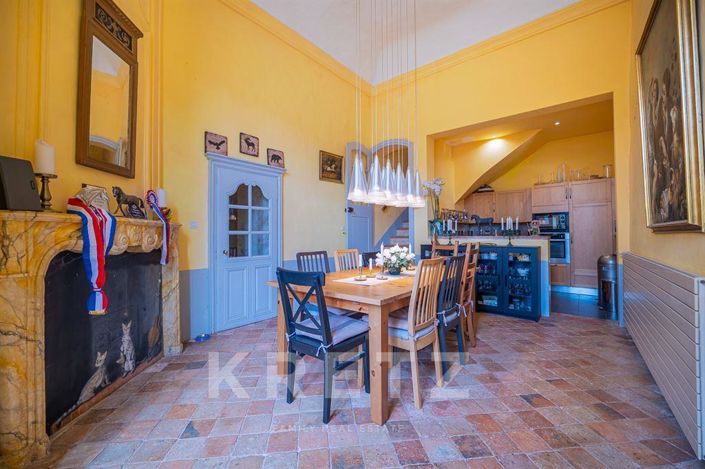 Image No.12-9 Bed Property for sale