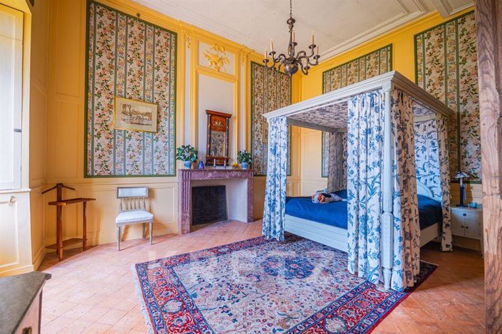 Image No.16-9 Bed Property for sale