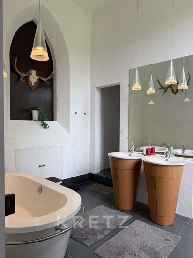 Image No.20-9 Bed Property for sale