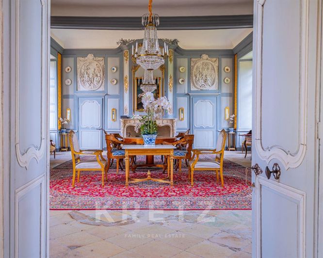 Image No.5-9 Bed Property for sale