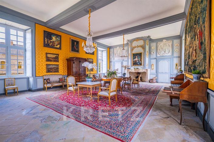 Image No.6-9 Bed Property for sale