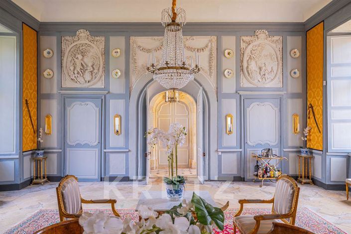 Image No.7-9 Bed Property for sale