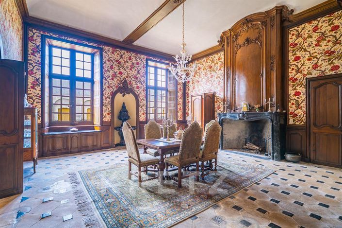 Image No.8-9 Bed Property for sale