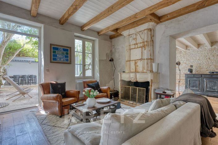 Image No.1-5 Bed House for sale