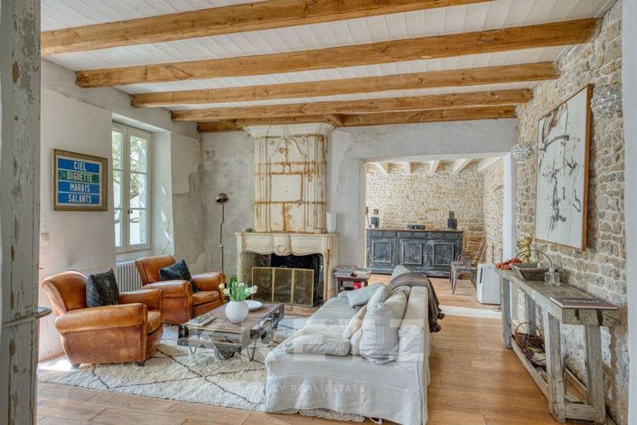 Image No.2-5 Bed House for sale