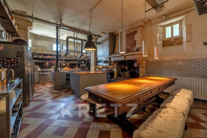 Image No.10-9 Bed Property for sale