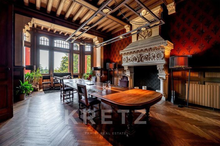 Image No.11-9 Bed Property for sale