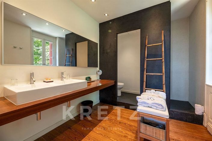 Image No.14-9 Bed Property for sale