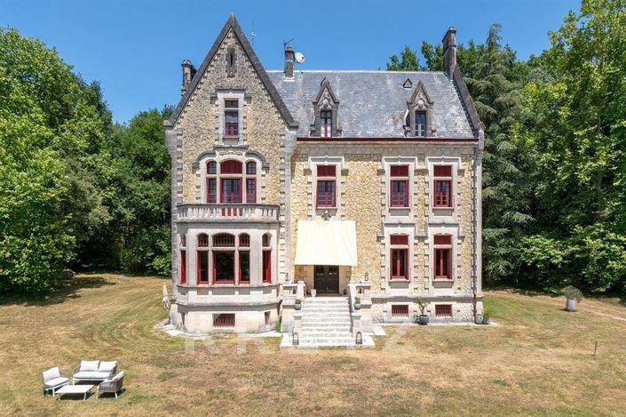 Image No.4-9 Bed Property for sale