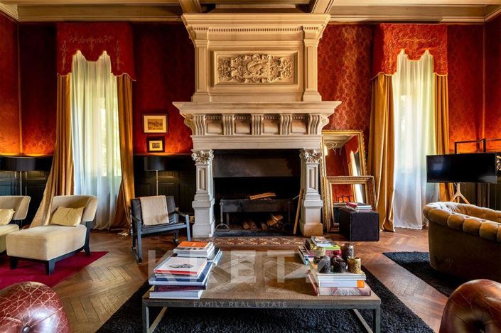 Image No.8-9 Bed Property for sale