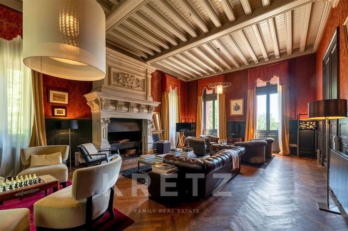 Image No.9-9 Bed Property for sale