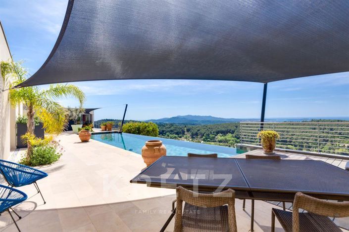 Image No.12-6 Bed Property for sale