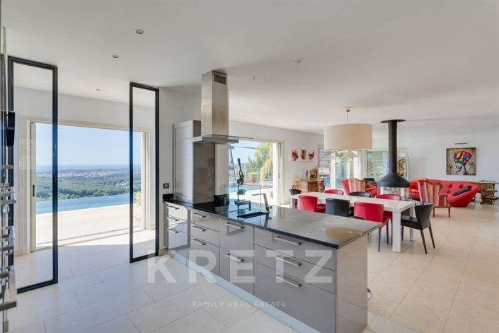 Image No.6-6 Bed Property for sale