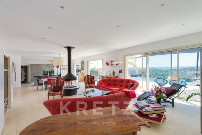 Image No.8-6 Bed Property for sale