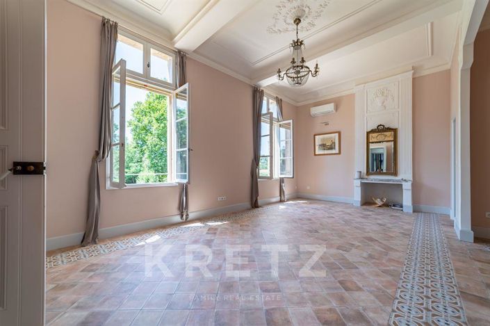 Image No.12-5 Bed Property for sale