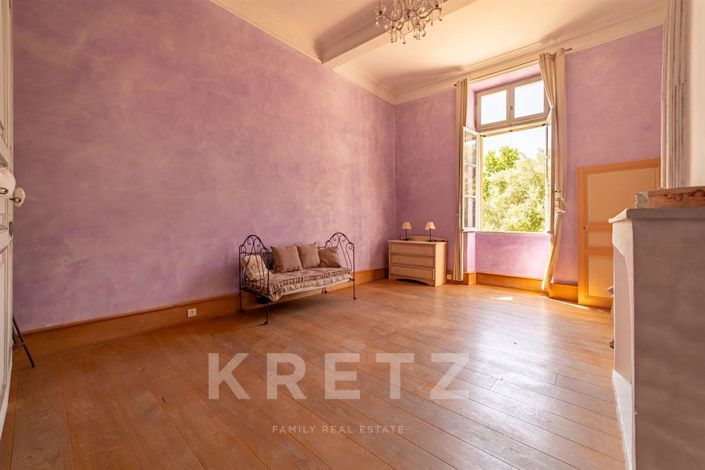 Image No.13-5 Bed Property for sale