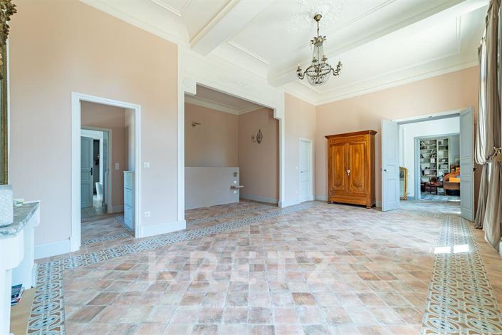 Image No.15-5 Bed Property for sale