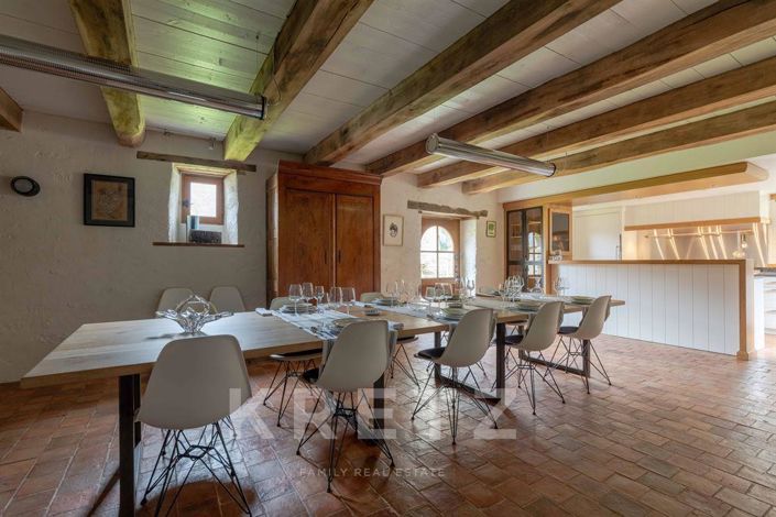 Image No.10-11 Bed Property for sale