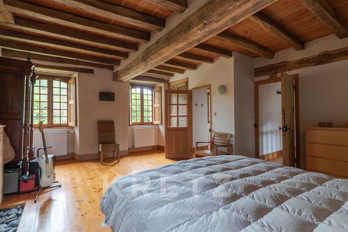 Image No.15-11 Bed Property for sale