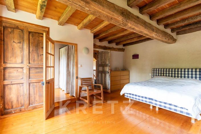 Image No.4-11 Bed Property for sale