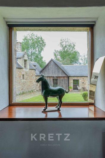 Image No.8-11 Bed Property for sale