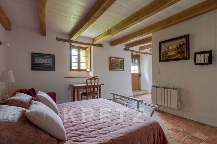 Image No.9-11 Bed Property for sale