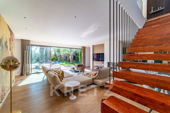 Image No.1-5 Bed House for sale