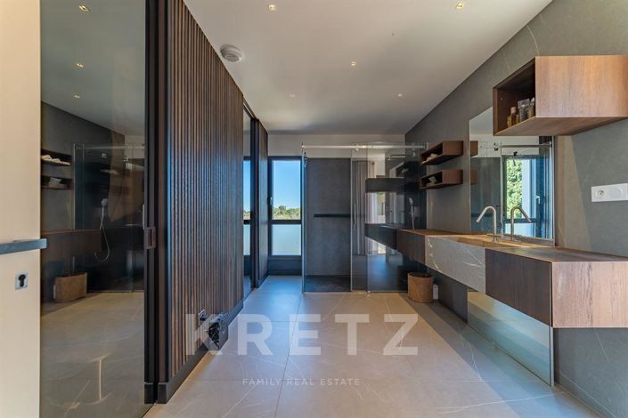 Image No.10-5 Bed House for sale