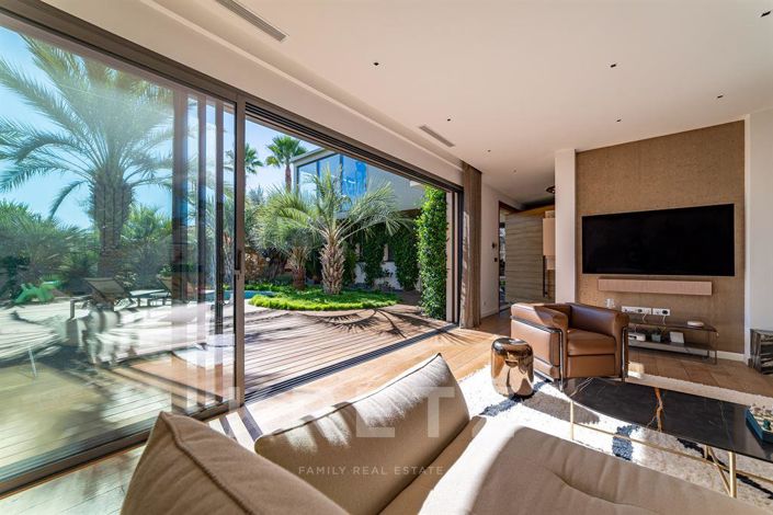 Image No.6-5 Bed House for sale