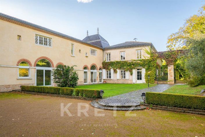 Image No.1-7 Bed Property for sale