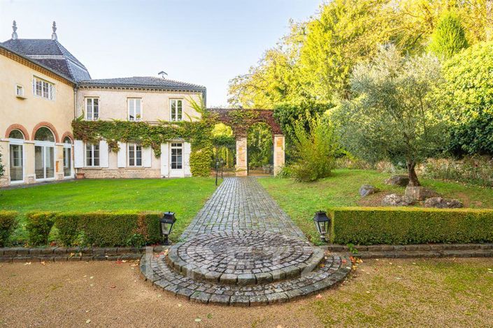 Image No.2-7 Bed Property for sale