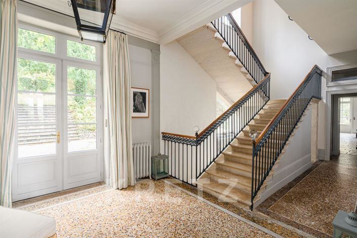 Image No.8-7 Bed Property for sale